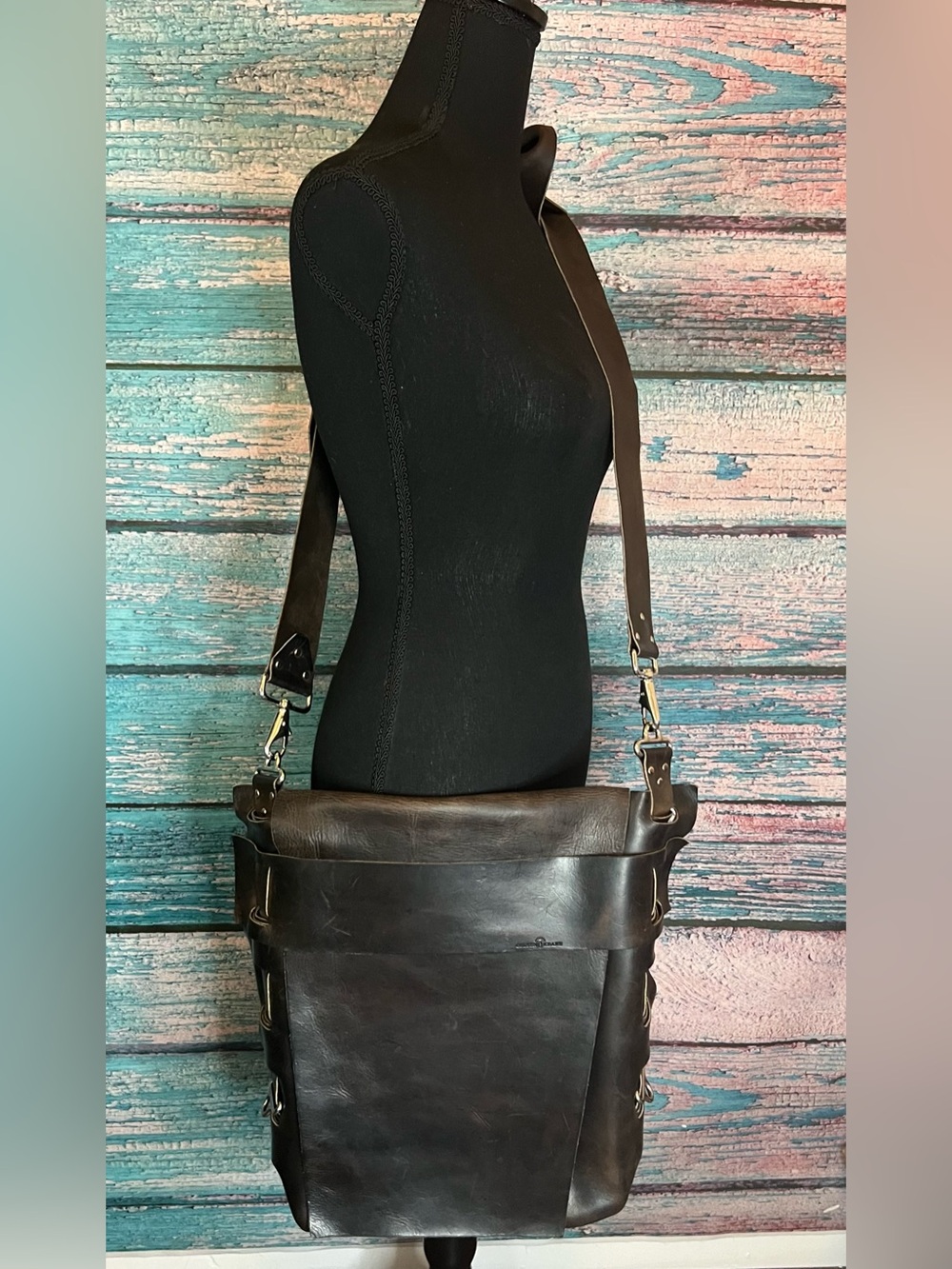 ColsenKeane No. 820 The Classic Handmade Full Grain Leather Messenger Bag